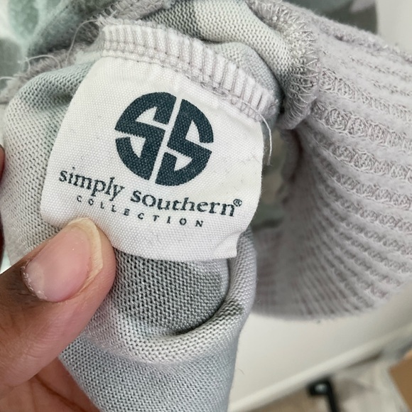 Simply Southern Gray and White WOMENS Camo Shirt size XL - Picture 4 of 6